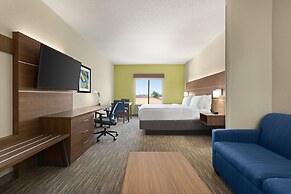 Holiday Inn Express & Suites Akron Regional Airport Area by IHG