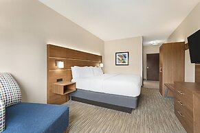 Holiday Inn Express & Suites Akron Regional Airport Area by IHG