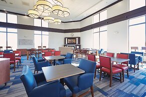 Holiday Inn Express & Suites Akron Regional Airport Area by IHG
