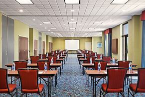 Holiday Inn Express & Suites Akron Regional Airport Area by IHG