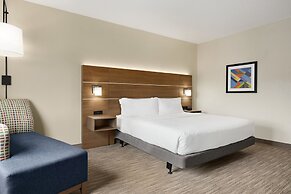 Holiday Inn Express & Suites Akron Regional Airport Area by IHG