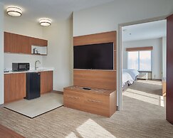 Holiday Inn Express & Suites Akron Regional Airport Area by IHG
