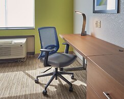 Holiday Inn Express & Suites Akron Regional Airport Area by IHG
