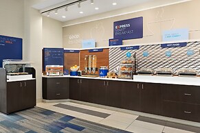 Holiday Inn Express & Suites Akron Regional Airport Area by IHG