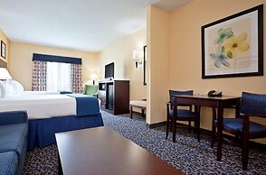 Holiday Inn Express & Suites Akron Regional Airport Area by IHG