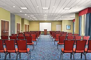 Holiday Inn Express & Suites Akron Regional Airport Area by IHG