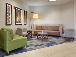 Holiday Inn Express & Suites Akron Regional Airport Area by IHG