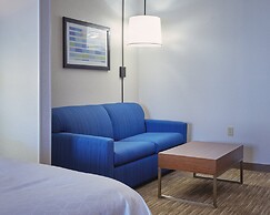 Holiday Inn Express & Suites Akron Regional Airport Area by IHG
