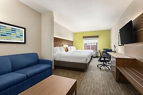 Holiday Inn Express & Suites Akron Regional Airport Area by IHG