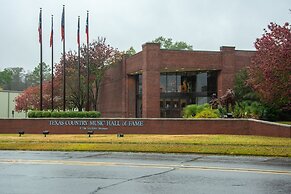 Holiday Inn Express & Suites Carthage by IHG