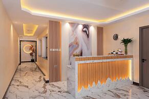 Al Falaj Hotel