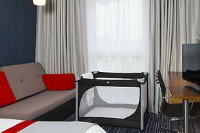 Holiday Inn Express London-Epsom Downs by IHG