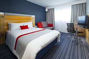 Holiday Inn Express London-Epsom Downs by IHG