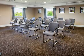 Holiday Inn Express London-Epsom Downs by IHG