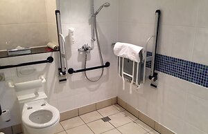 Holiday Inn Express London-Epsom Downs by IHG
