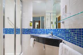Holiday Inn Express London-Epsom Downs by IHG