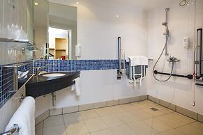 Holiday Inn Express London-Epsom Downs by IHG