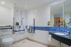 Holiday Inn Express London-Epsom Downs by IHG