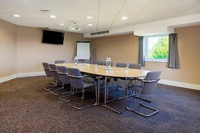 Holiday Inn Express London-Epsom Downs by IHG