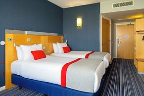 Holiday Inn Express London-Epsom Downs by IHG