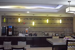 La Quinta Inn & Suites by Wyndham Kyle - Austin South