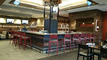 Holiday Inn Omaha Downtown - Waterpark by IHG