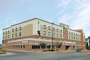 Holiday Inn Omaha Downtown - Waterpark, an IHG Hotel
