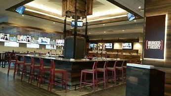 Holiday Inn Omaha Downtown - Waterpark by IHG