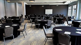 Holiday Inn Omaha Downtown - Waterpark by IHG