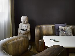 The ICON Hotel & Lounge