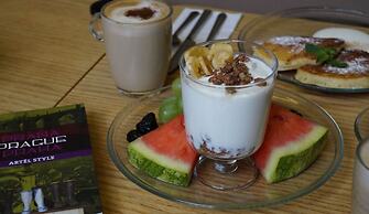 The ICON Hotel & Lounge