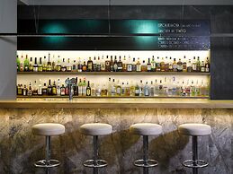 The ICON Hotel & Lounge