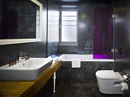 The ICON Hotel & Lounge