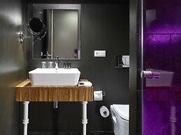 The ICON Hotel & Lounge