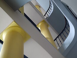 The ICON Hotel & Lounge