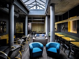 The ICON Hotel & Lounge