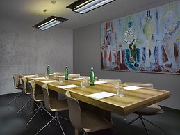 The ICON Hotel & Lounge