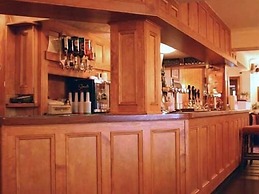 Cadwgan House Hotel