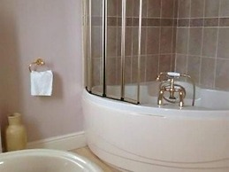 Cadwgan House Hotel
