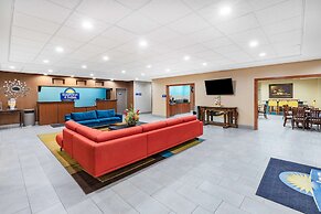 Days Inn & Suites by Wyndham San Antonio near Frost Bank Center