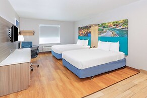 Days Inn & Suites by Wyndham San Antonio near Frost Bank Center