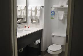 Days Inn & Suites by Wyndham San Antonio near Frost Bank Center