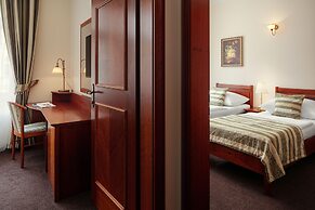 Amigo City Centre Hotel