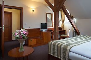 Amigo City Centre Hotel