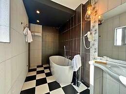 Areos Hotel