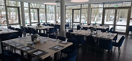 Hotel Schöne Aussicht, Stilvoll modern, direkt am Rüstersieler Hafen