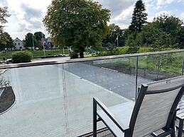 Hotel Schöne Aussicht, Stilvoll modern, direkt am Rüstersieler Hafen