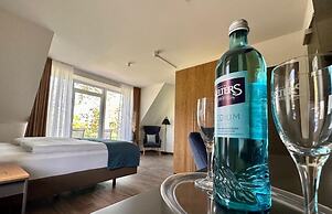 Hotel Schöne Aussicht, Stilvoll modern, direkt am Rüstersieler Hafen