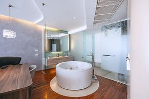 Hotel Baraquda Pattaya By Heeton