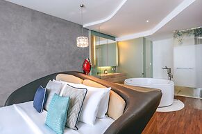 Hotel Baraquda Pattaya By Heeton